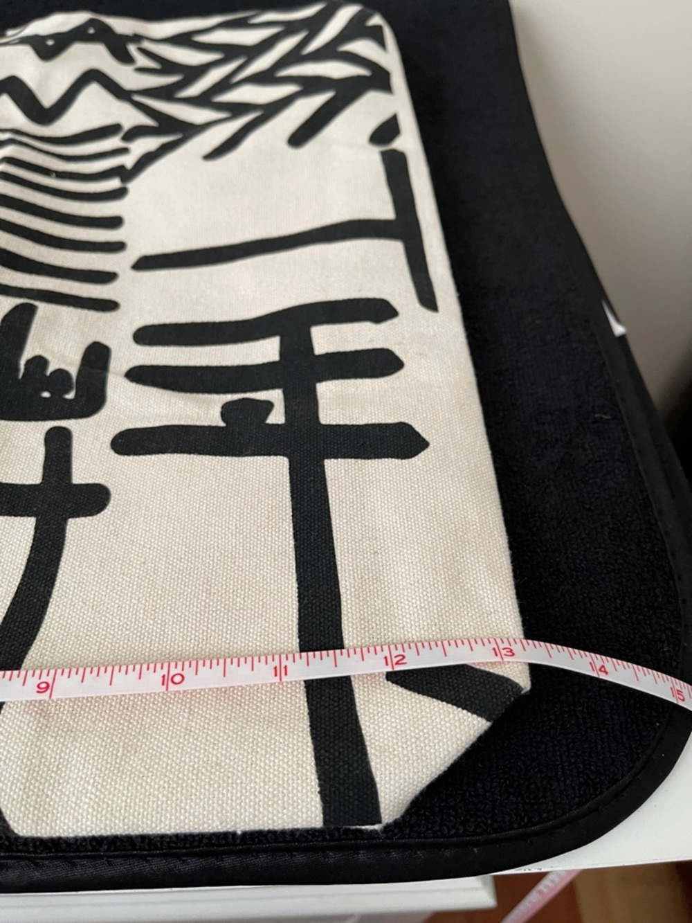 NWOT..Black & White Abstract Canvas Tote Bag With Zipper - Picture 5 of 7